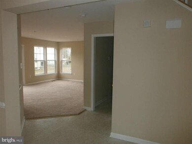 13104 Crossview Ct, Beltsville, MD 20705 - photo 4