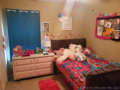 812 S Taft Ave, Okmulgee, OK 74447 - photo 6