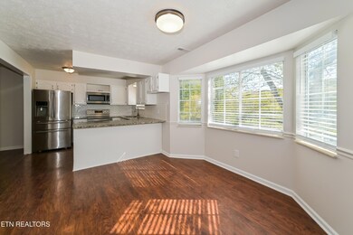 005-photo-dining-room-14123445