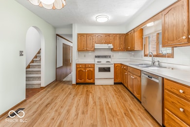 1115 Barcelona Dr, Greenwood, IN 46143 - photo 7