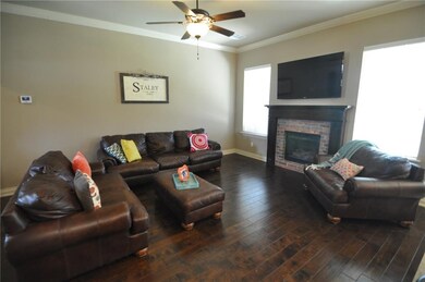 605 Lindsey Ln, Moore, OK 73160 - photo 3