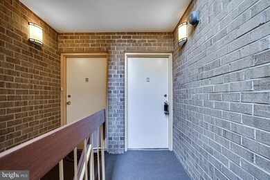 1652 Parkcrest Cir unit 201, Reston, VA 20190 - photo 4