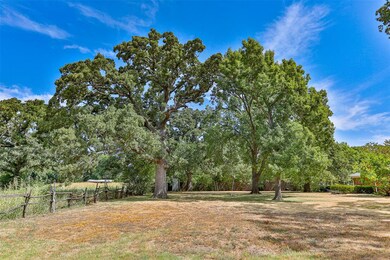 1627 S Clements St, Gainesville, TX 76240 - photo 5