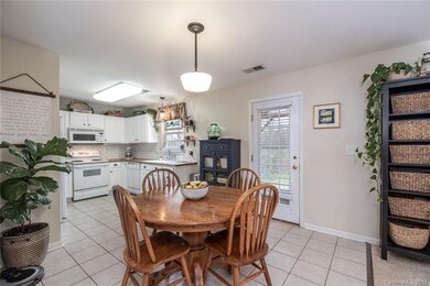 Eat-in kitchen
