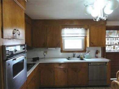 16 Denise Dr, Randolph, MA 02368 - photo 3