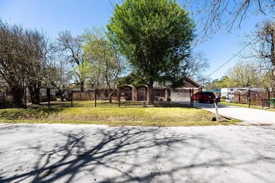 8711 Hoffman St, Houston, TX 77016 - photo 2