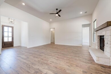 1061 Monaco Ct, Springtown, TX 76082 - photo 7