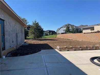9410 Deer Run St, Lenexa, KS 66220 - photo 2