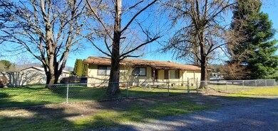 1060 W Harbeck Rd, Grants Pass, OR 97527 - photo 7