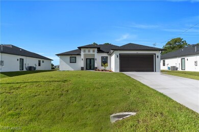 Prairie-style home featuring stucco siding, a gara