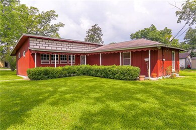 306 Oxford St, Tomball, TX 77375 - photo 2