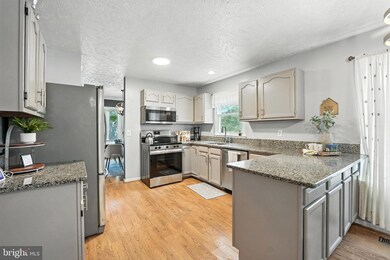 15150 Holleyside Dr, Dumfries, VA 22025 - photo 2