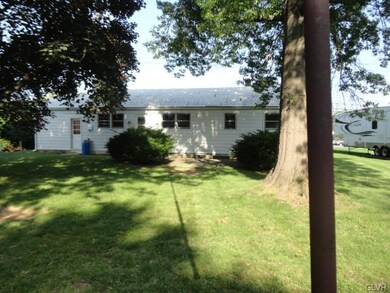 1157 S Krocks Rd, Allentown, PA 18106 - photo 2