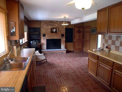 104 N Whissen St, Edinburg, VA 22824 - photo 7