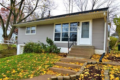 1101 38th St SE, Cedar Rapids, IA 52403 - photo 3