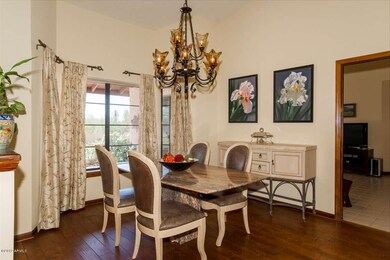 FORMAL DINING