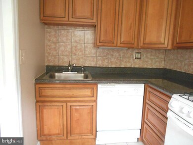 5903 Chinquapin Pkwy unit 2ND FLOOR, Baltimore, MD 21239 - photo 3