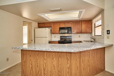 Kitchen-Breakfast Bar