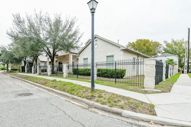 404 Moss St, Houston, TX 77009 - photo 5