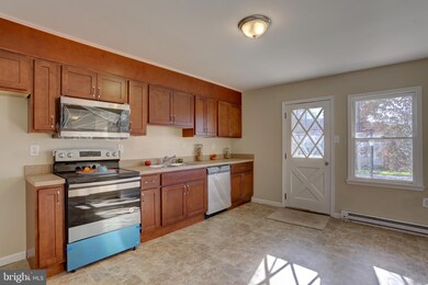 647 Franklin St, Columbia, PA 17512 - photo 4