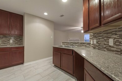 9926 Swallow Dr, Conroe, TX 77385 - photo 4