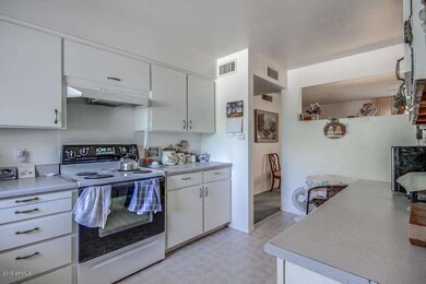 Kitchen w/Lots of Cabinets