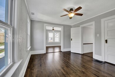 117 N Willow Rd, Elmhurst, IL 60126 - photo 2