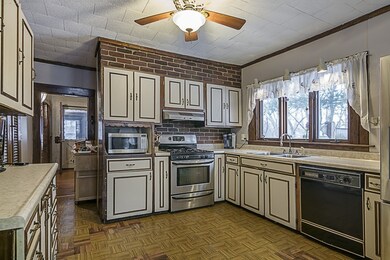 35 Hickory Ave, Medford, MA 02155 - photo 3