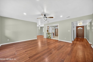 Lamanto Lr to front door