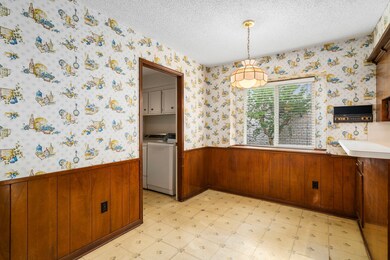 Breakfast area right off the kitchen.