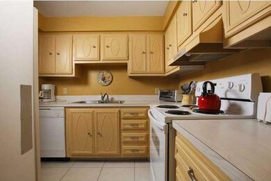 582 Broad Ave S unit 582, Naples, FL 34102 - photo 2