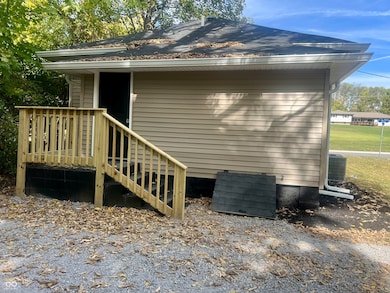 500 W 2nd St, Veedersburg, IN 47987 - photo 3