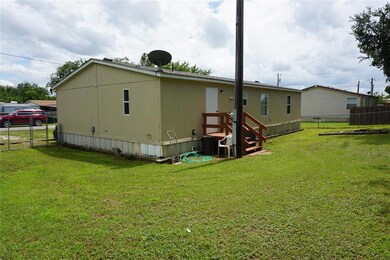 900 Skylark Dr, Granbury, TX 76049 - photo 7