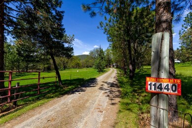 11440 Blackwell Rd, Central Point, OR 97502 - photo 2