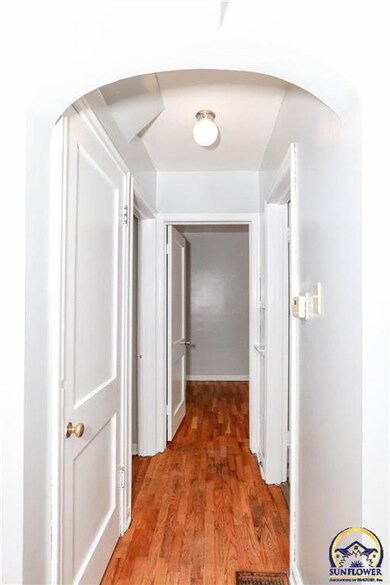 811 SW Randolph Ave, Topeka, KS 66606 - photo 4