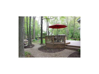 Park setting treed & private w/deck
