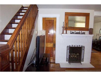 Entry/Foyer.