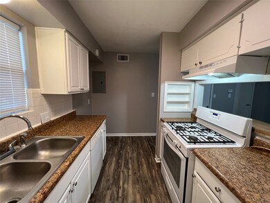 2400 5th St unit 2, Bay City, TX 77414 - photo 5