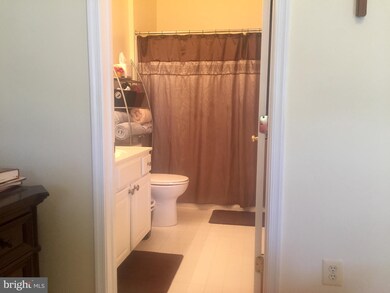11301 Westbrook Mill Ln unit 302, Fairfax, VA 22030 - photo 3