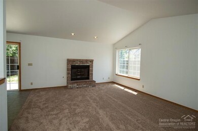 545 NE Majesty Ln, Bend, OR 97701 - photo 3