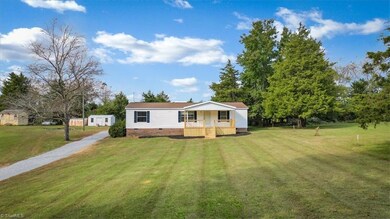 3639 Jennifer View Dr, Asheboro, NC 27205 - photo 3