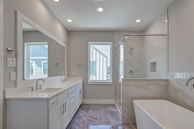622 Janisch Rd unit D, Houston, TX 77018 - photo 2