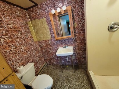 142 Lower Market St, Milton, PA 17847 - photo 6