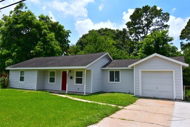 930 Oakstone St, Houston, TX 77015 - photo 2