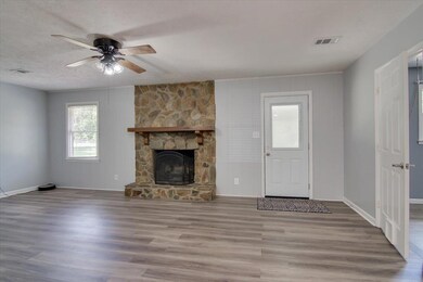 5-Greatroom with FP