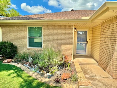 9109 NW 101st St, Yukon, OK 73099 - photo 5