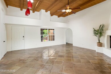 Living room 4