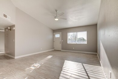 3010 N Arrowhead Dr-11