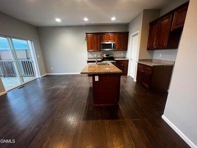 13711 Kristina St, Williston, ND 58801 - photo 4