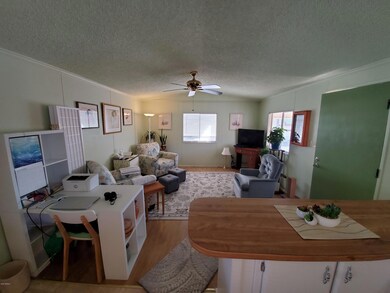 4. Wide living room-Deck